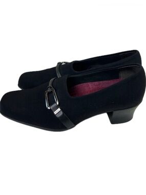 Munro American Cindi Black Stretch Fabric Stacked Heel Shoes